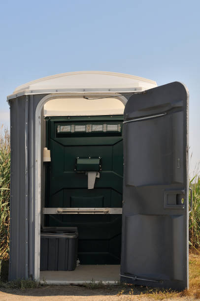 Best Portable restroom trailer rental  in Lakewood, OH